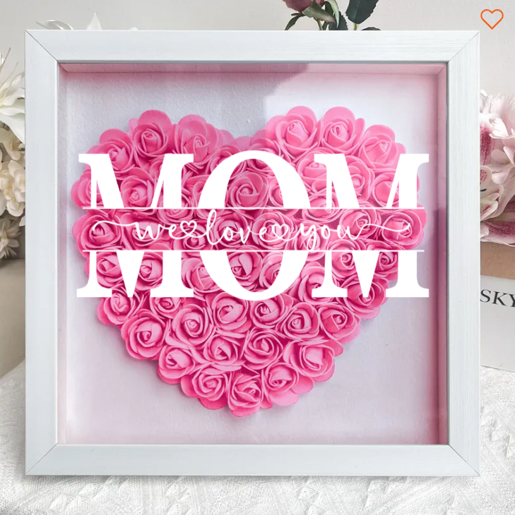 Inramat blomsterhjärta med rosor och kärleksbudskap till mamma