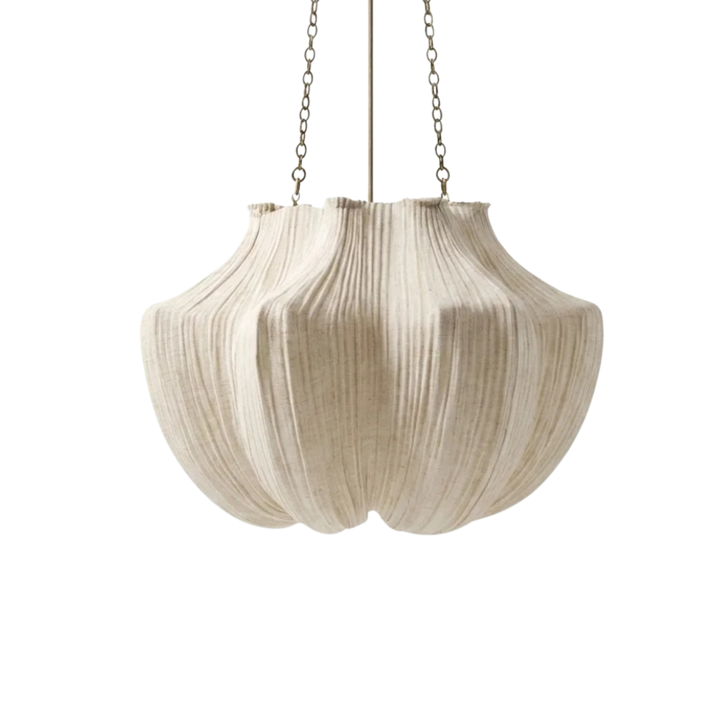 Beige taklampa med veckad rund skärm och kedjeupphängning