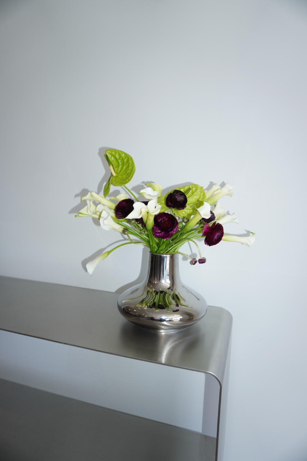 Rund vas med blank silverfärgad finish för blommor