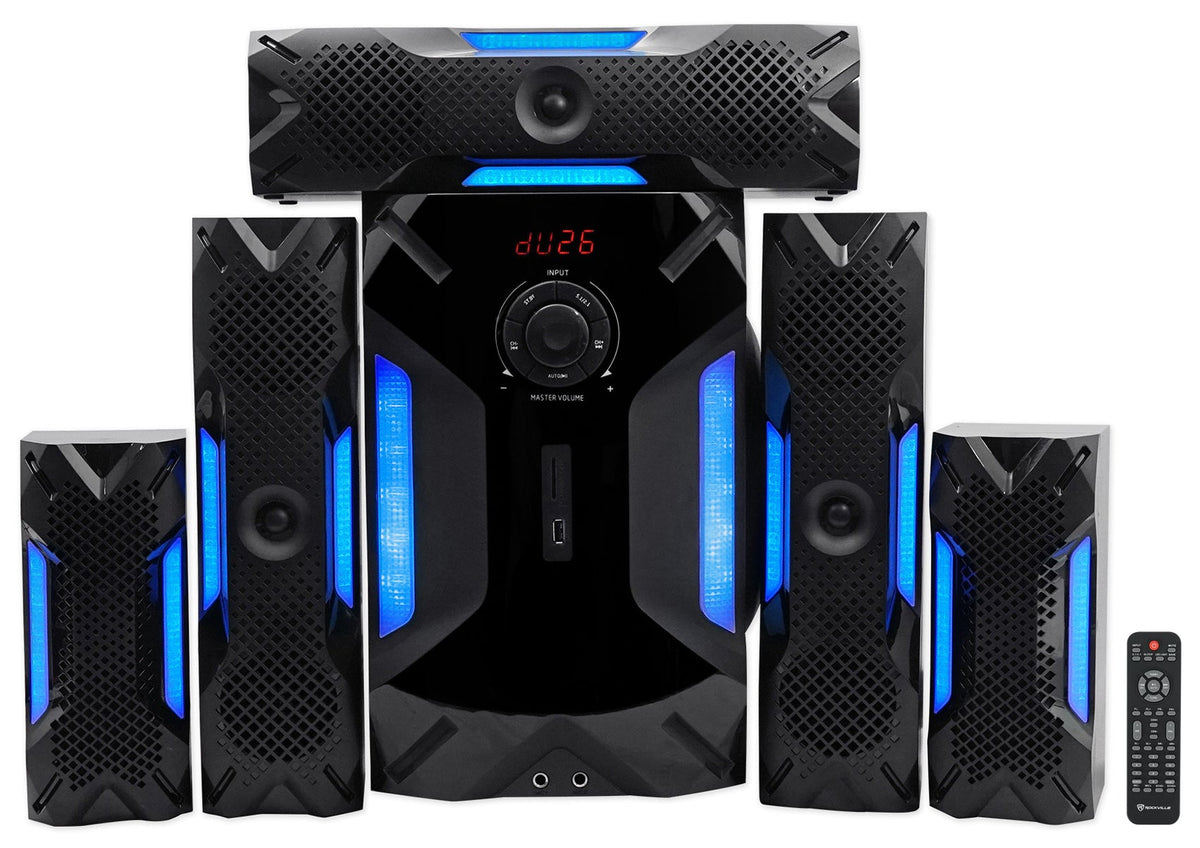 Svart hemmabiosystem med subwoofer, flera högtalare, blå belysning och fjärrkontroll