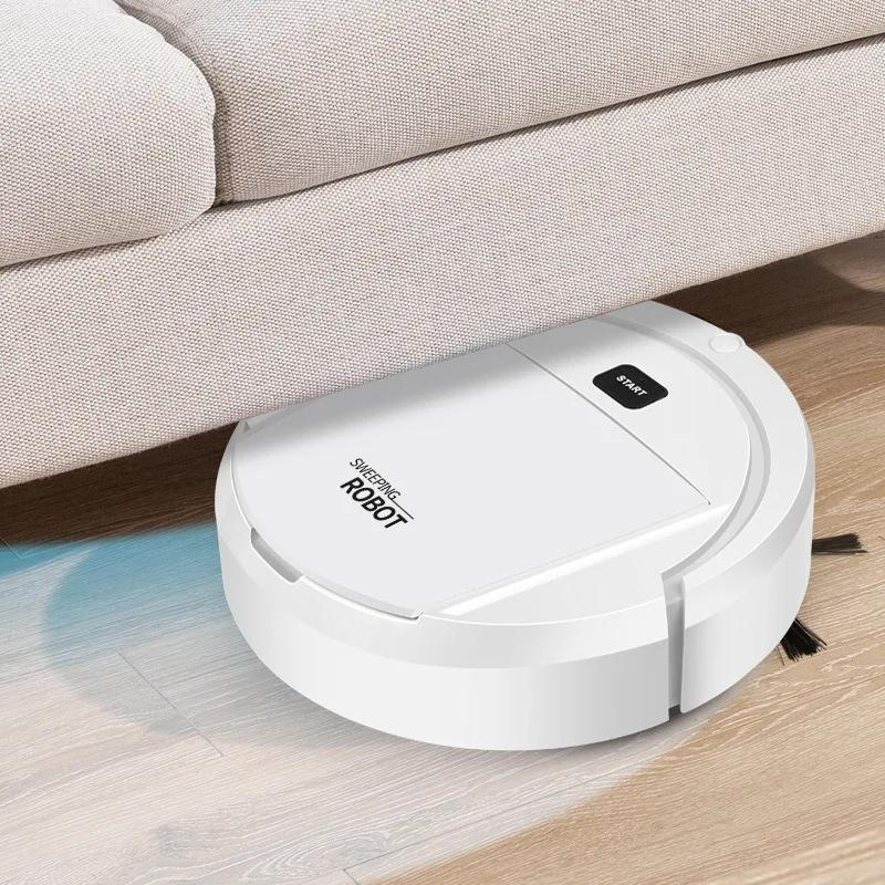 Rund robotdammsugare med sidoborste och startknapp på golv