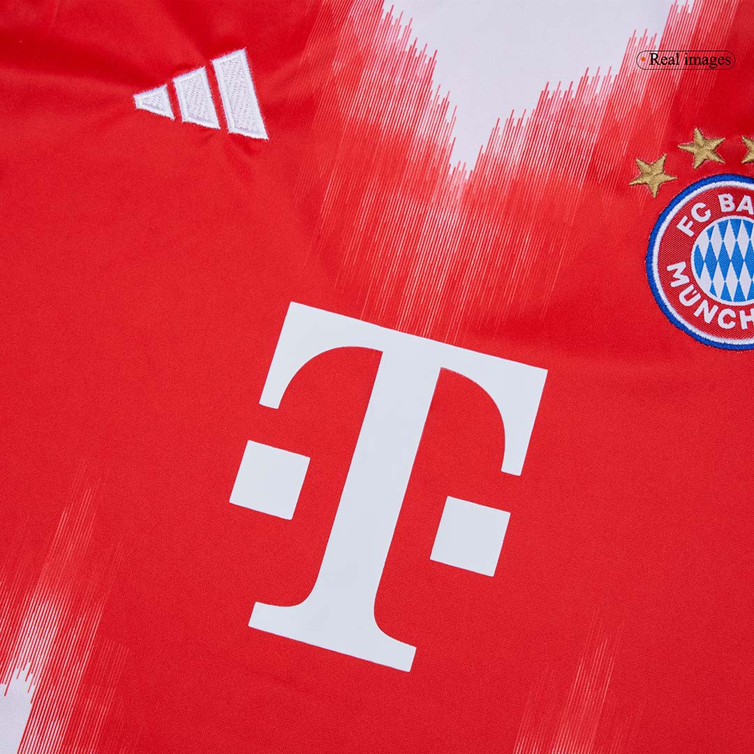 Rött Bayern München fotbollsställ för barn med tröja och shorts