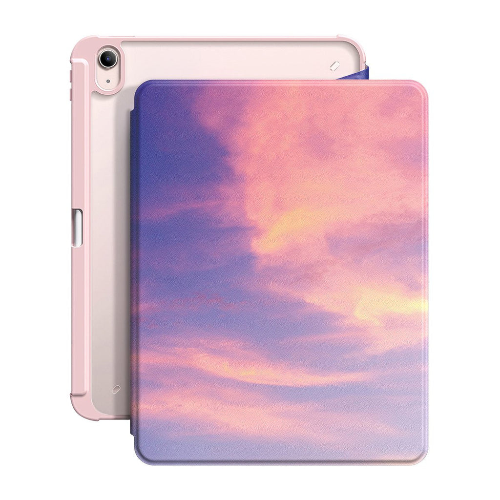 iPadfodral med transparent baksida och lila rosa molnmönster