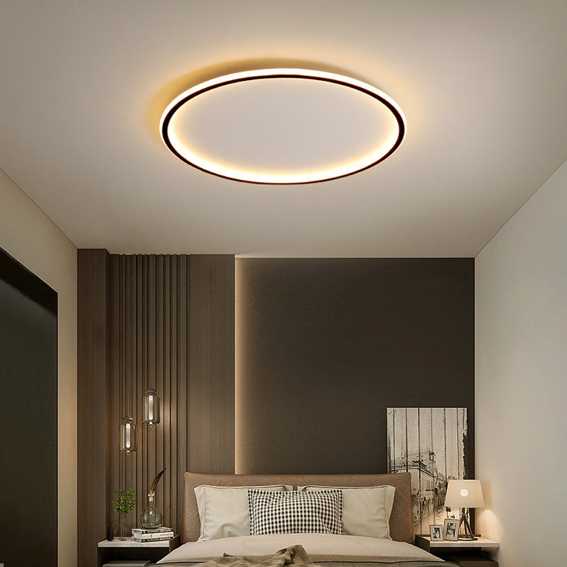 Rund LED-taklampa med minimalistisk ringdesign i takmiljö