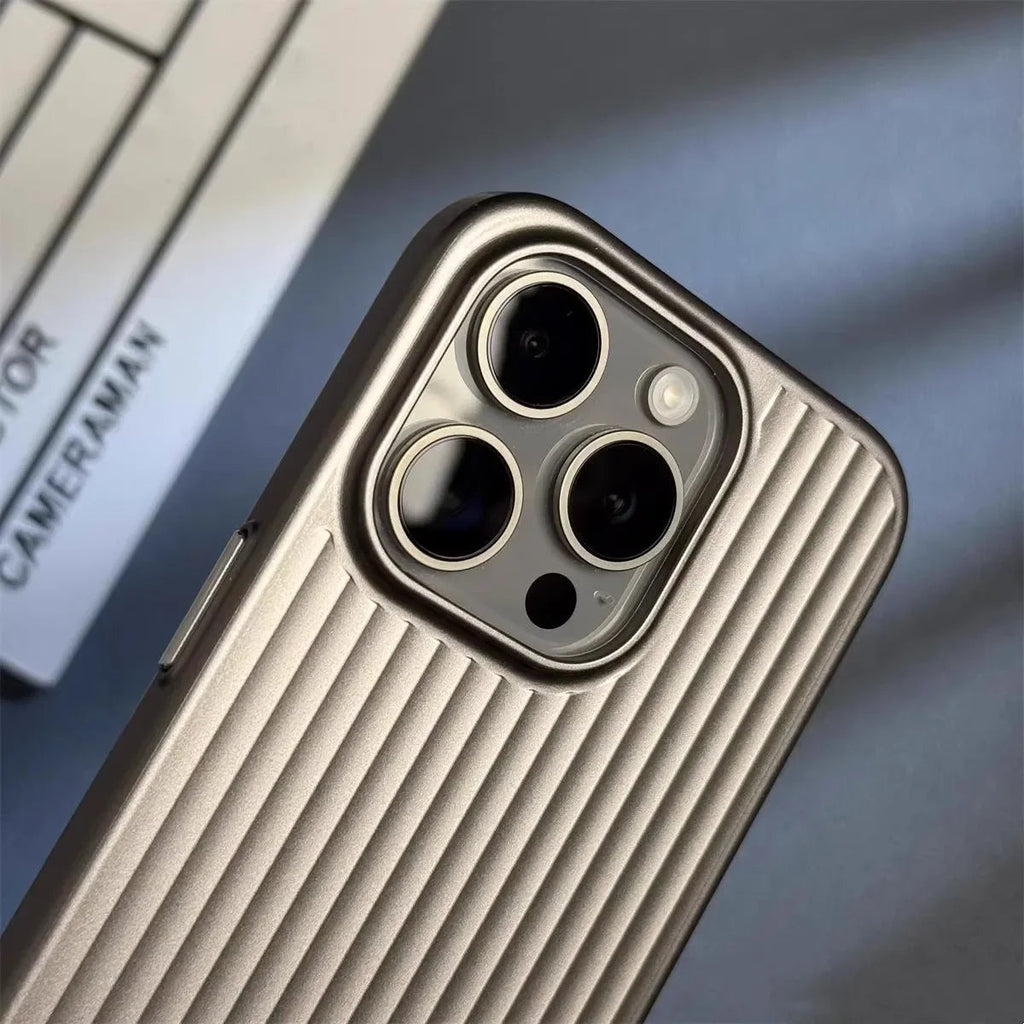 Räfflat mobilskal för iPhone med kamerautskärning