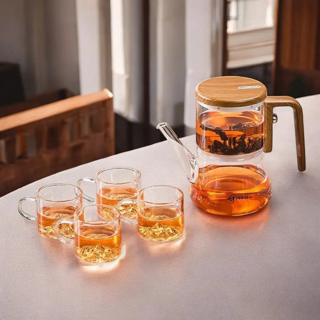 Genomskinlig glasstekanna med magnetisk bryggare och handtag med träeffekt