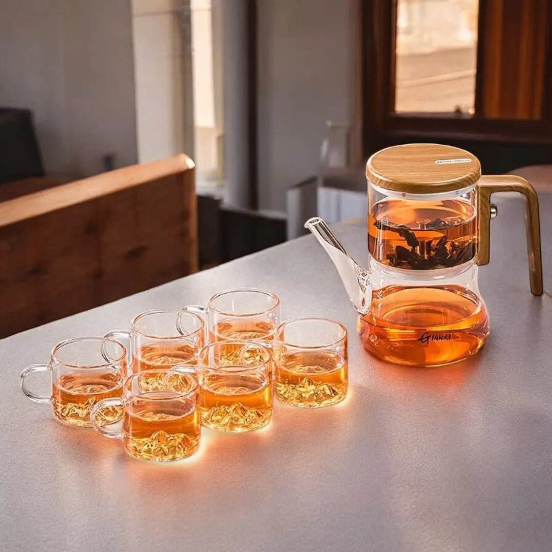 Genomskinlig glasstekanna med magnetisk bryggare och handtag med träeffekt