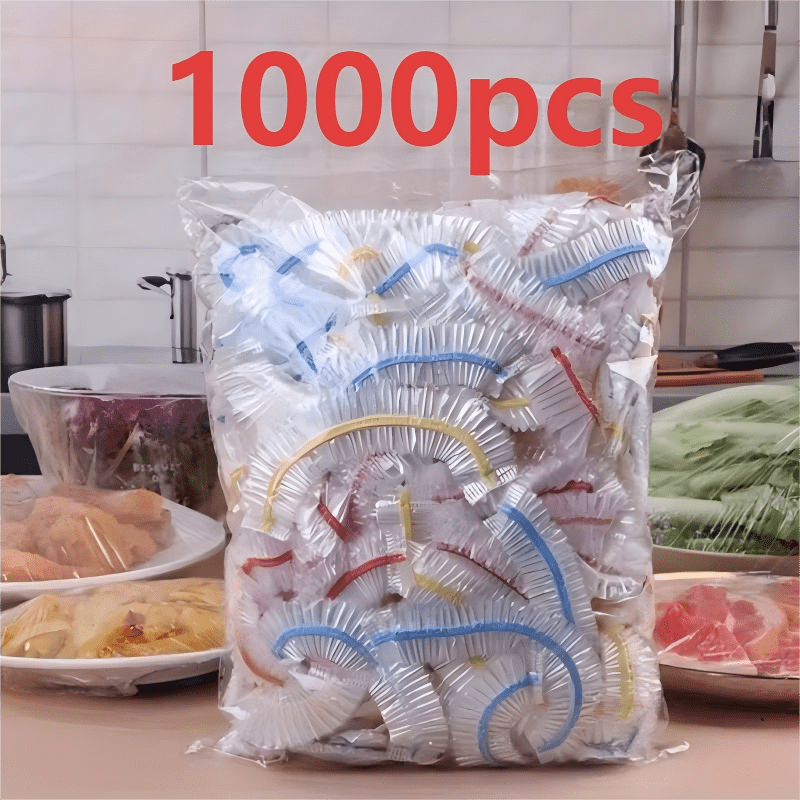 Förpackning med elastiska genomskinliga engångslock för skålar och tallrikar