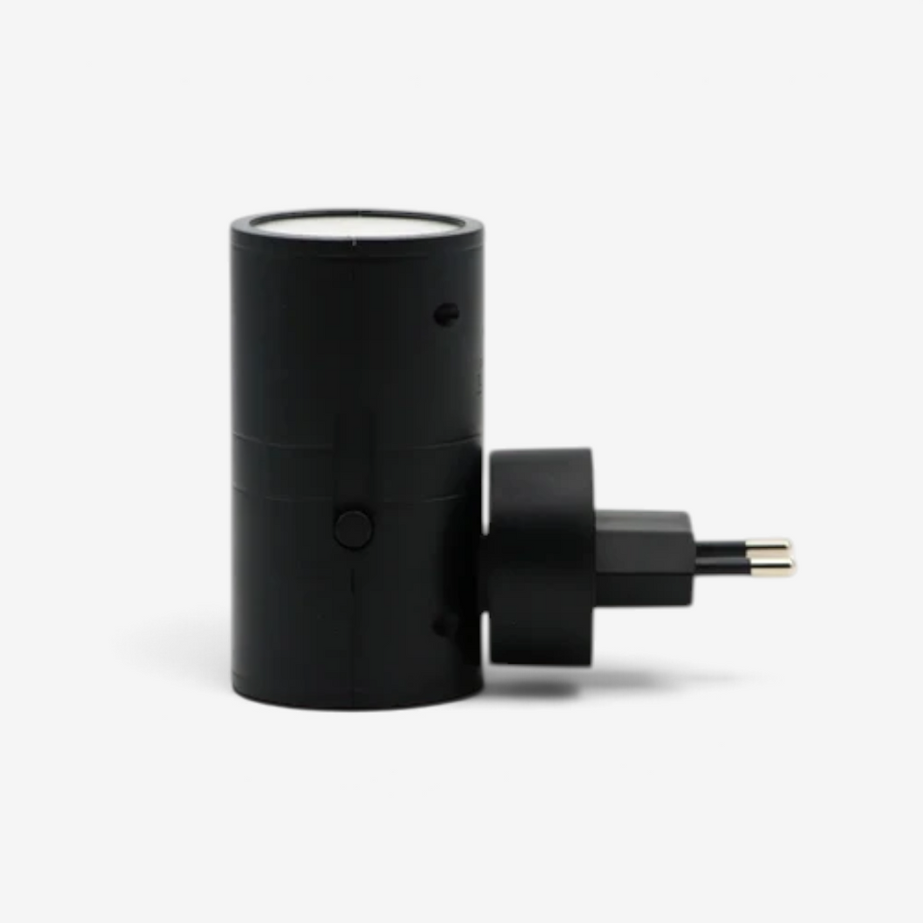 Cylindrisk LED-vägglampa med integrerad kontakt och dag- och nattsensor