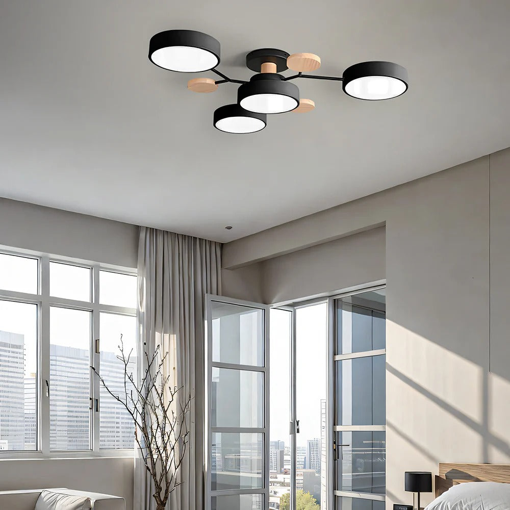 Rund LED-taklampa med flera ljuskällor och dekorativa runda detaljer