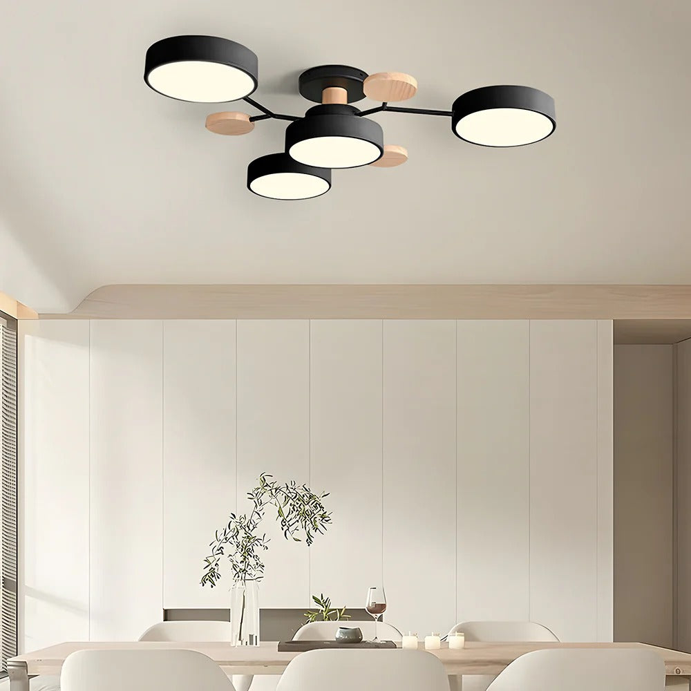 Rund LED-taklampa med flera ljuskällor och dekorativa runda detaljer
