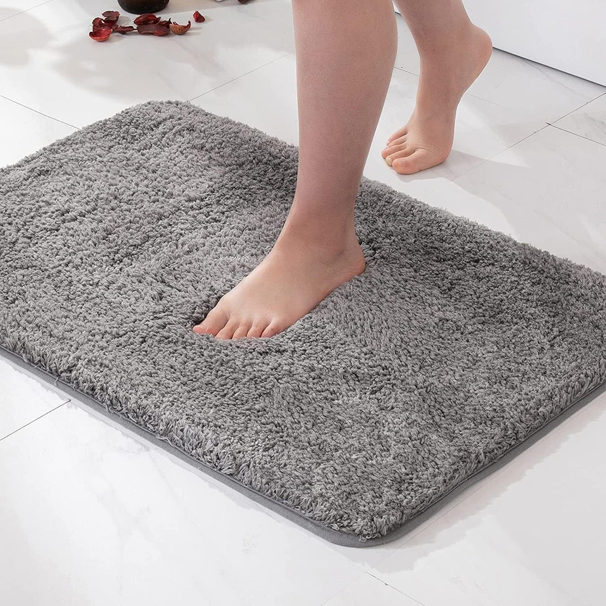 Mjuk rektangulär badrumsmatta med tät lugg och rundade hörn