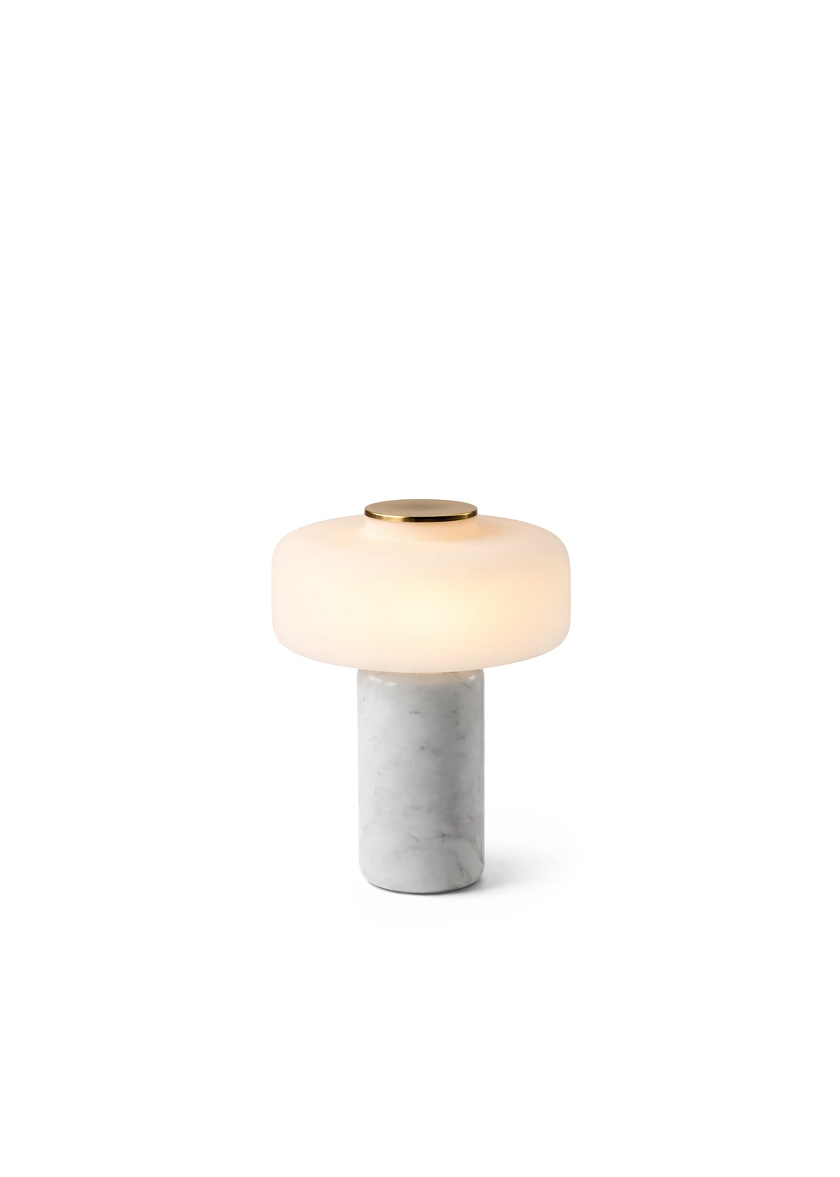 Vit bordslampa med rundad skärm, marmorerad fot och guldfärgad detalj