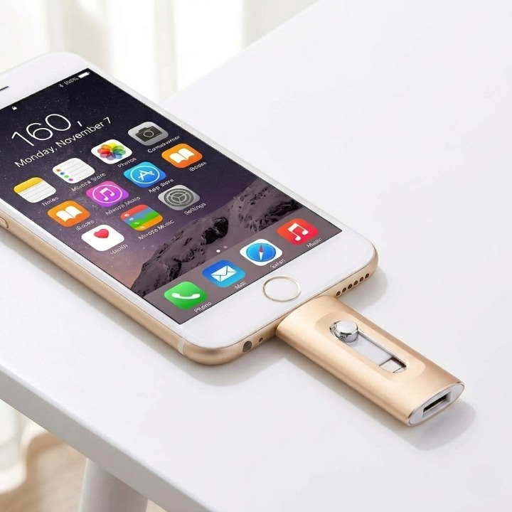 3-i-1 USB-minne anslutet till en iPhone med vridbar konstruktion