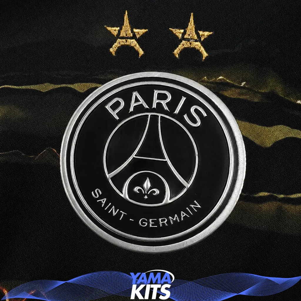 Svart Paris Saint-Germain-fotbollströja med guldmönster och korta ärmar