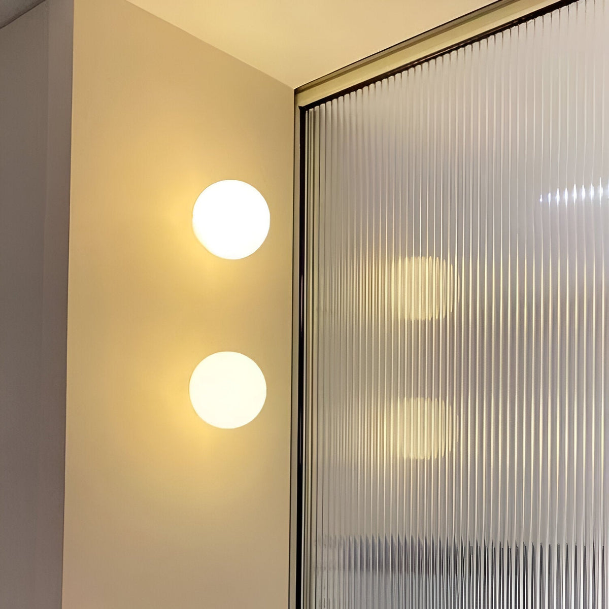 Rund gul LED-vägglampa med mjukt sken