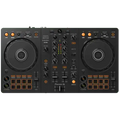 Svart Pioneer DJ-kontroller med två jogghjul, pads och mixerreglage