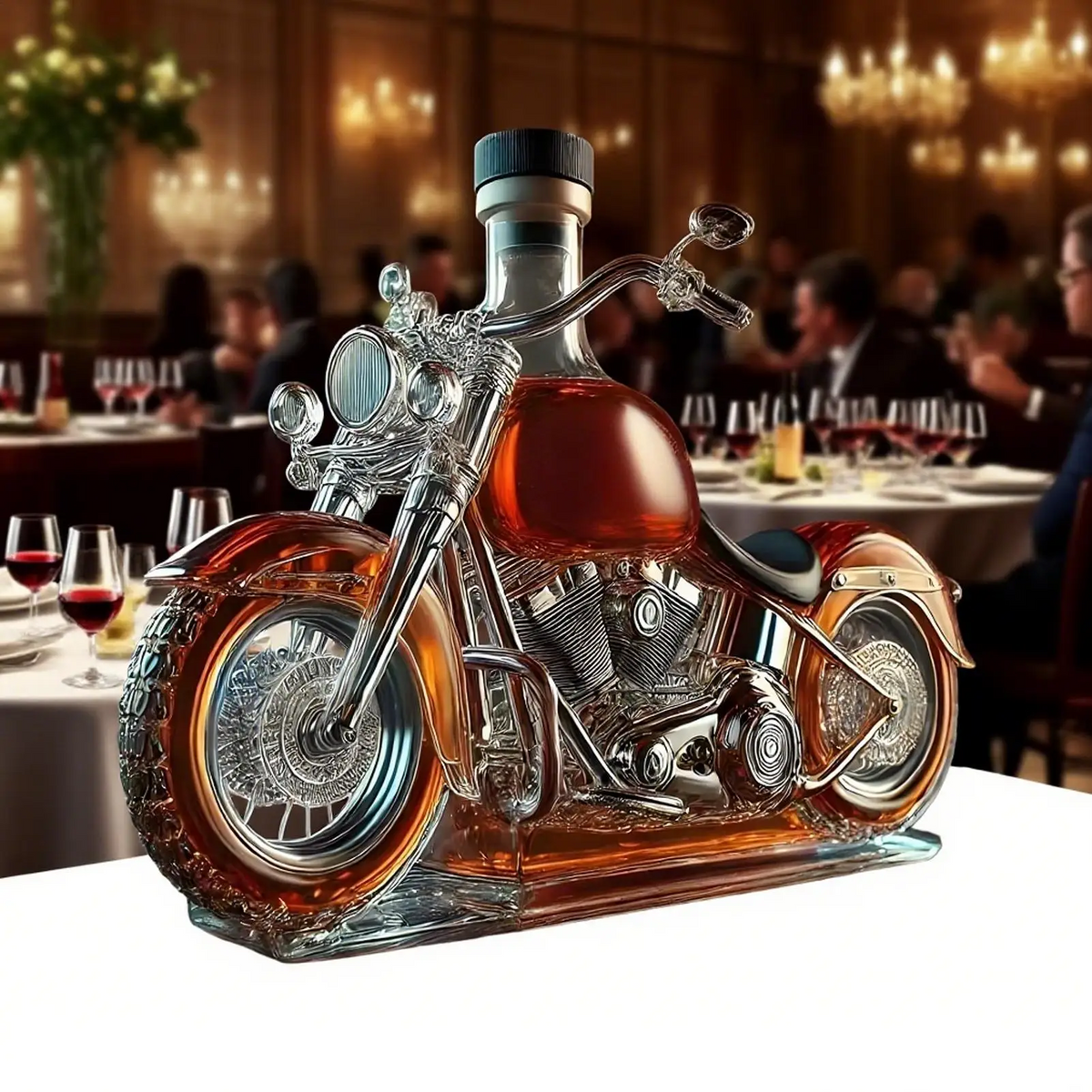 Dekorativ whiskykaraf i brun och silverfärgad motorcykelform