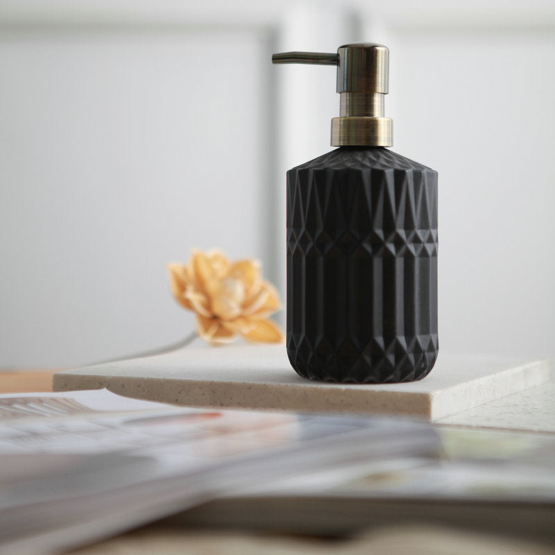 Påfyllningsbar tvålpump i facetterat glas med metallisk pump
