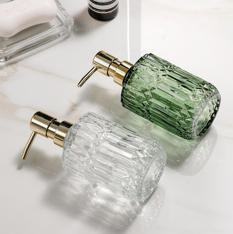 Påfyllningsbar tvålpump i facetterat glas med metallisk pump