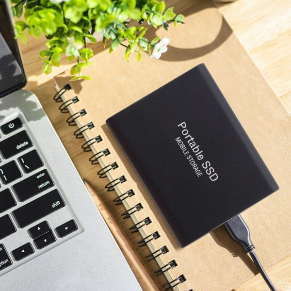 Bärbar extern SSD-enhet med USB-kabel