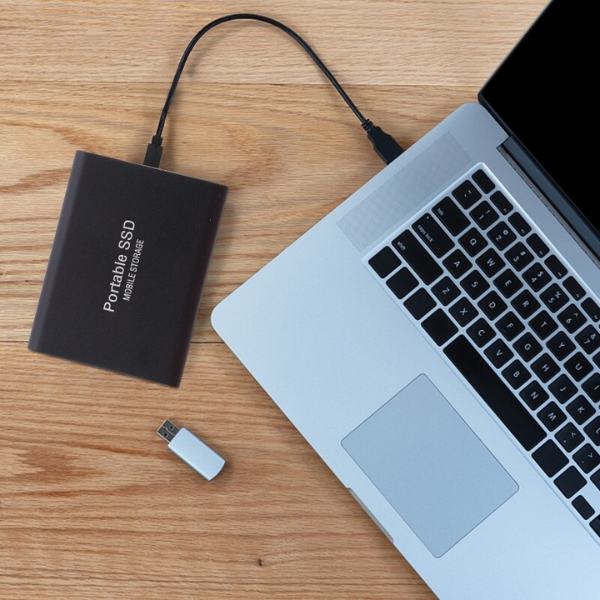 Bärbar extern SSD-enhet med USB-kabel