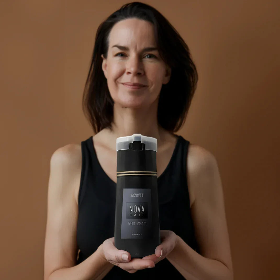 NovaHair färgschampo i svart flaska med produktkartong
