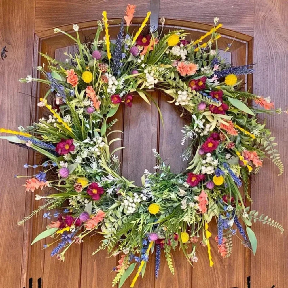 Rund färgstark blomsterkrans med gröna blad för dörr eller vägg