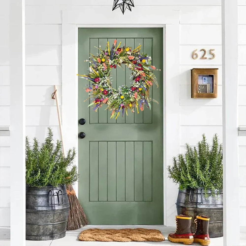 Rund färgstark blomsterkrans med gröna blad för dörr eller vägg