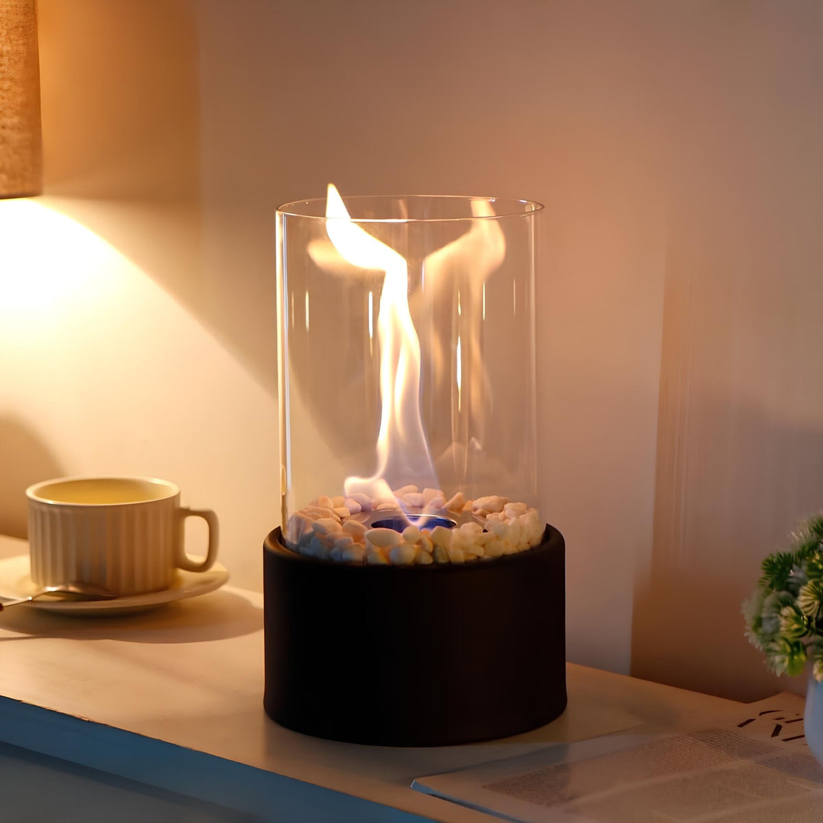 Fristående oljelampa med glasbehållare, rund bas och dekorstenar