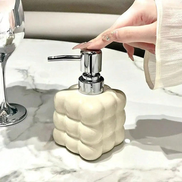 Keramisk tvålpump med bubblig struktur och metallisk pump