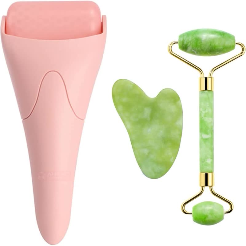 Ansiktsmassageverktyg med grön stenroller, gua sha-sten och rosa fodral