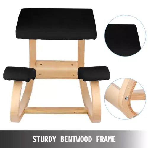 Ergonomisk knästol med svarta dynor och böjd stomme med ljus träeffekt