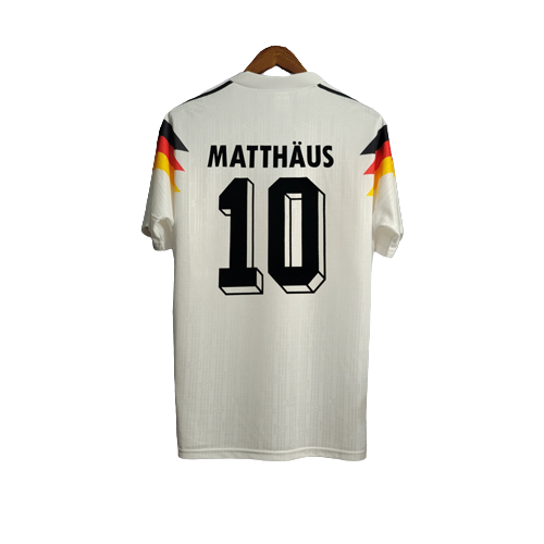 Vit fotbollströja från Tyskland 1990 med nummer 10 och Matthäus på ryggen