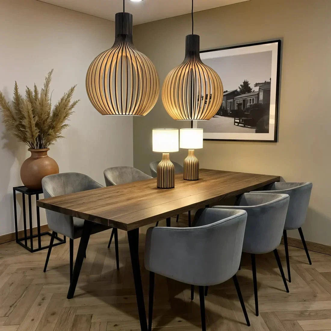 Rund ribbad pendellampa med öppen lamellskärm och kabel