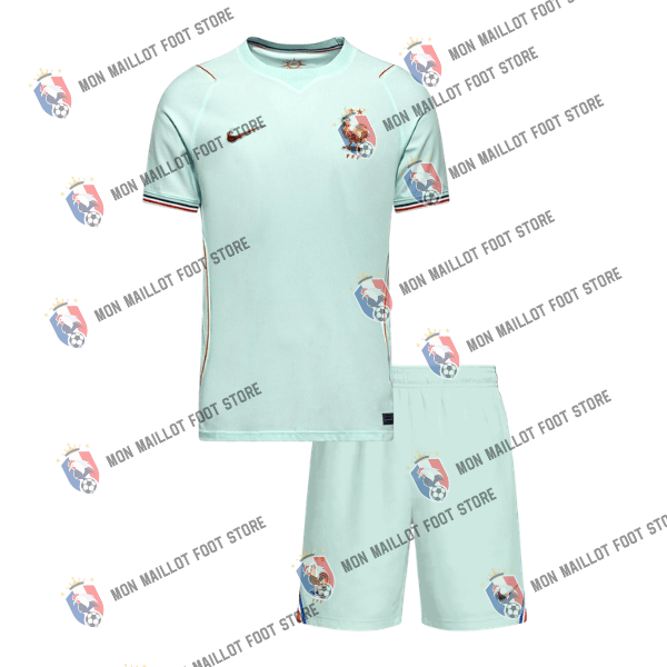 Ljusgrönt fotbollsställ för juniorer med kortärmad tröja och shorts
