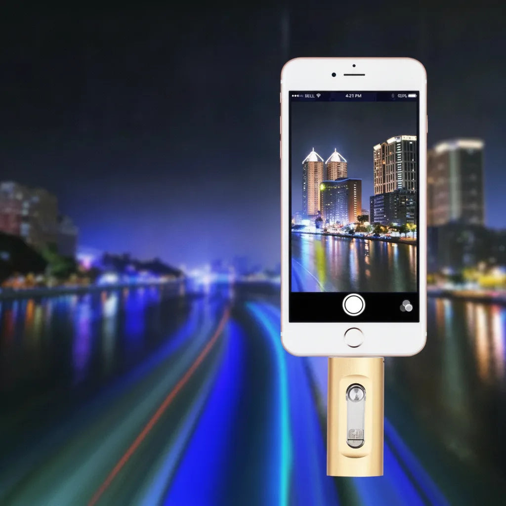 3-i-1 USB-minne anslutet till en iPhone med vridbar konstruktion