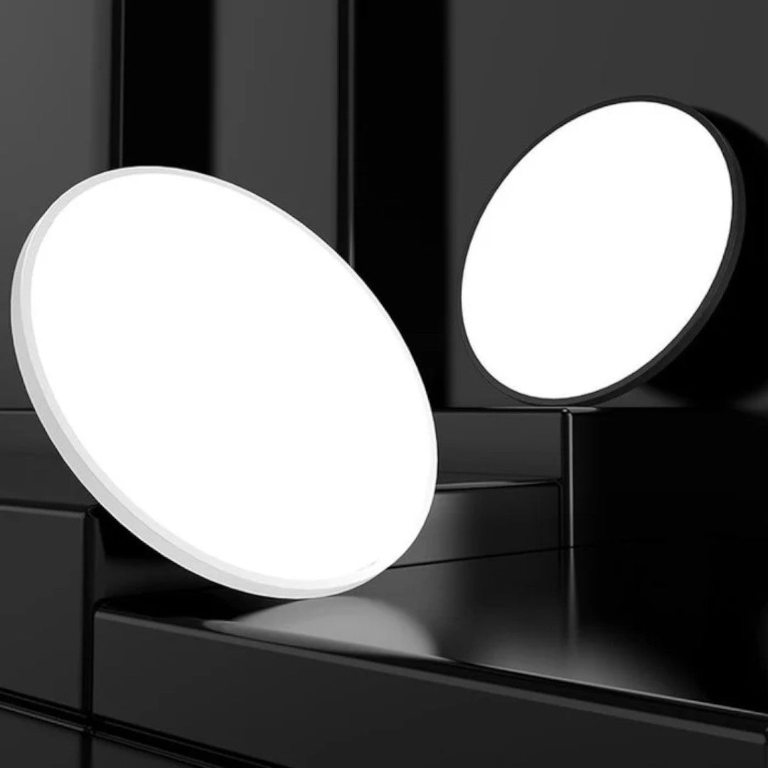 Rund LED-taklampa med jämn ljusyta och minimalistisk ram
