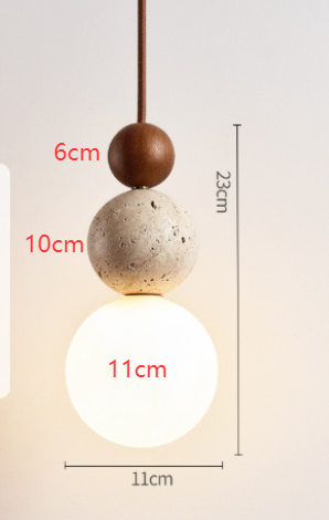 Hängande taklampa med rund ljus lampskärm och kulformade detaljer