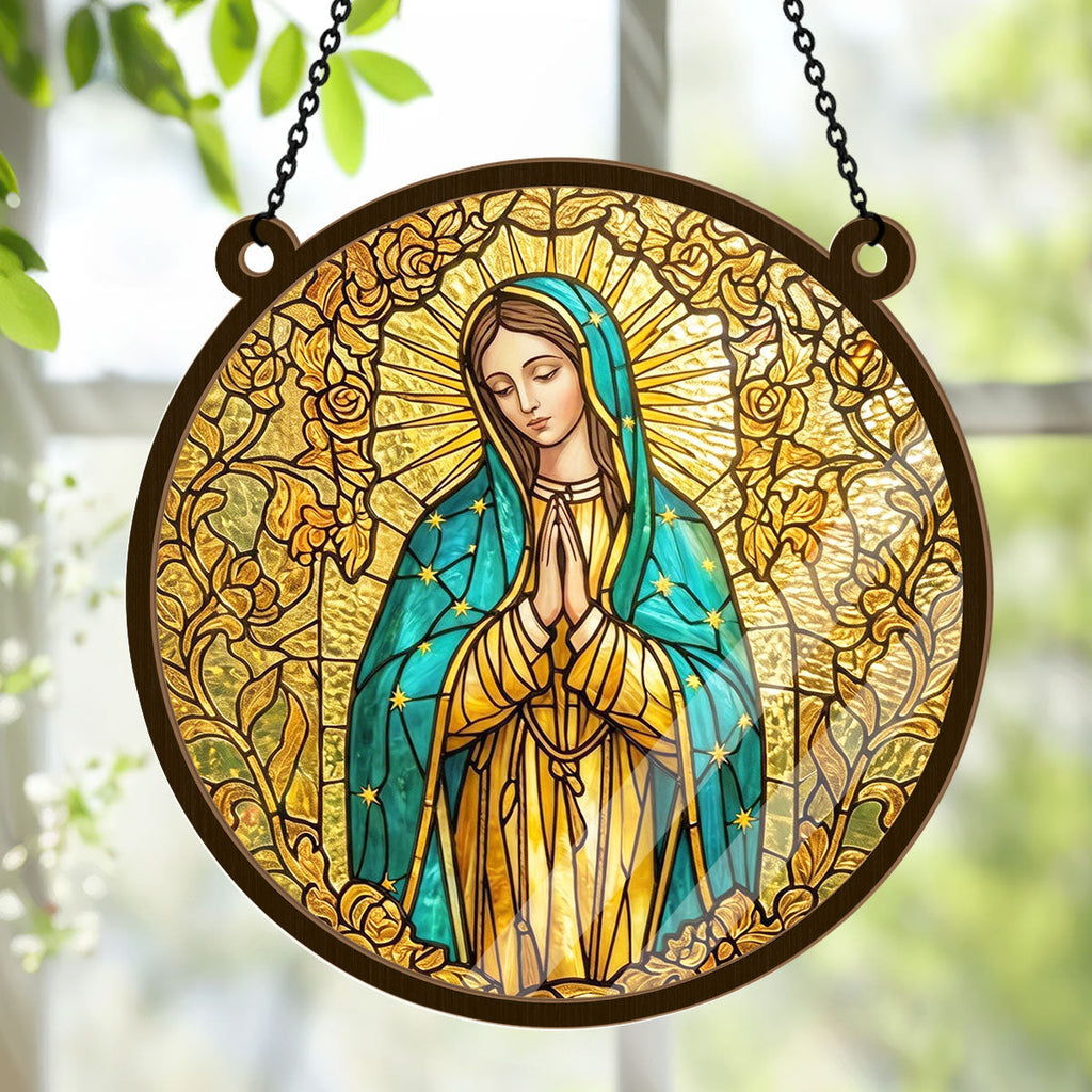 Rund färgad fönsterdekoration med kedja, bedjande kvinna och blommotiv